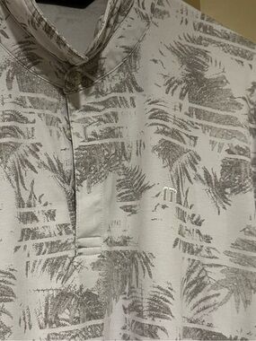Men's Travis Mathew Gray Patterned Short-Sleeve Polo Shirt - Excellent Condition